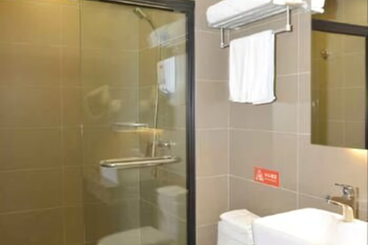 Room 7 of 8