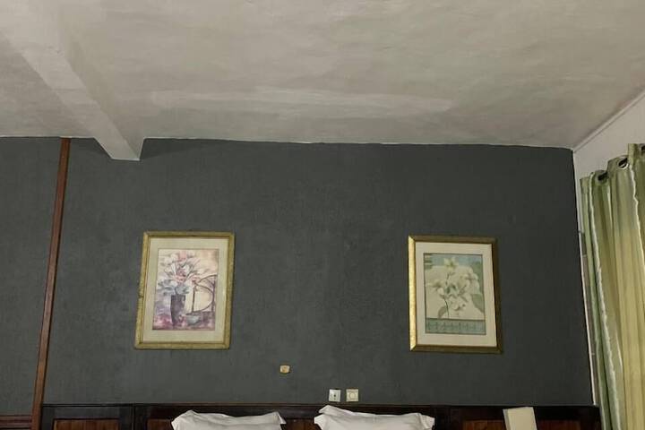Room 28 of 87