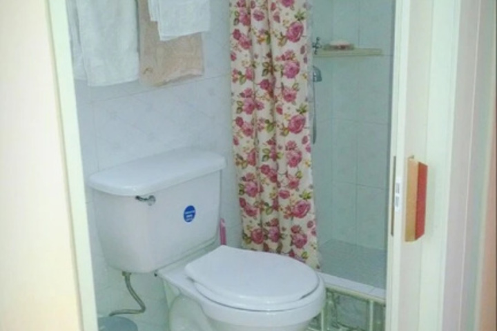 Room 10 of 19