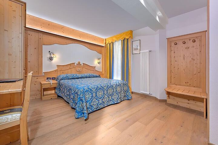 Room 5 of 62