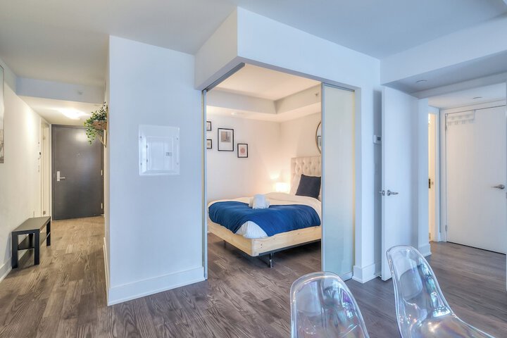 Room 13 of 32