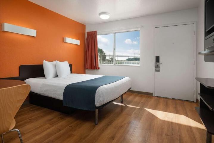 Room 2 of 10