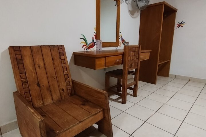 Room 13 of 32
