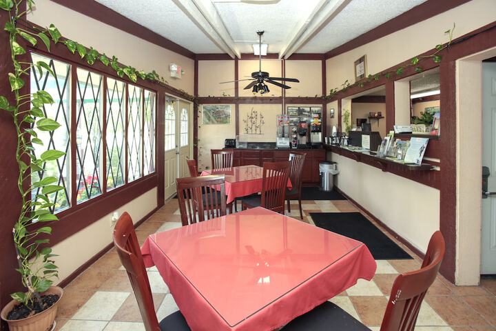 Breakfast area