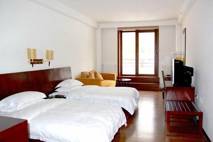 Room 8 of 16