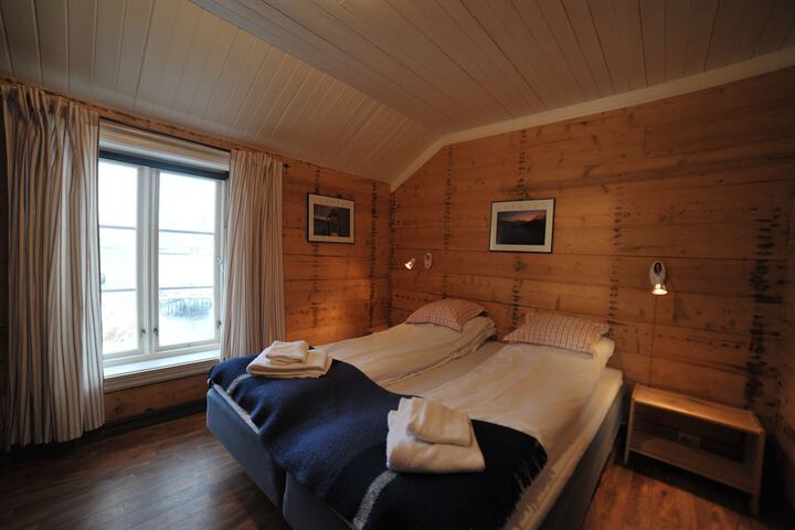 Room 16 of 142