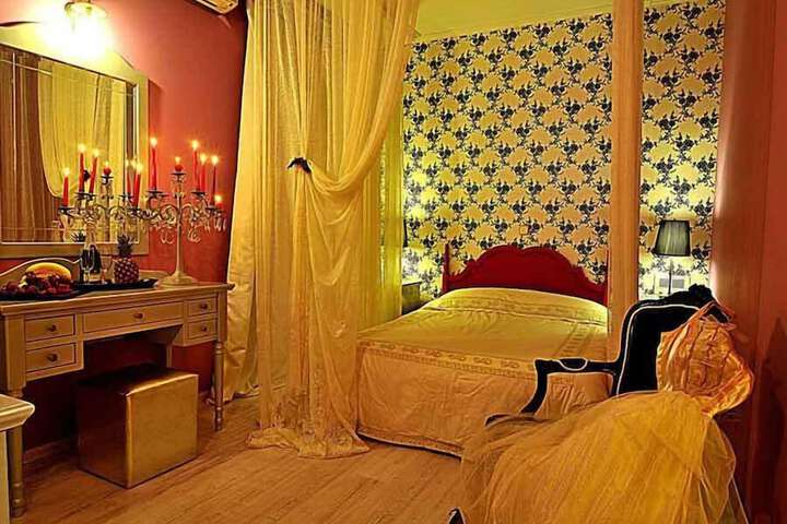 Room 9 of 48