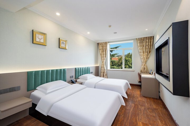 Room 10 of 48