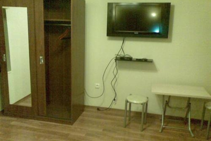 Room 5 of 9