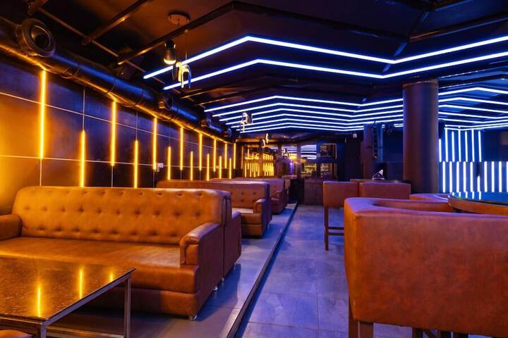 Lounge 59 of 83