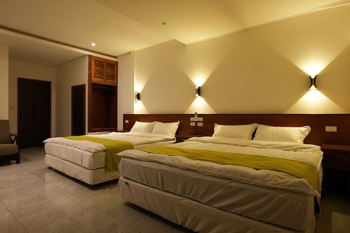 Room 10 of 37
