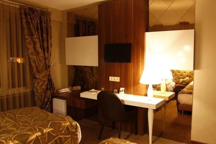 Room 16 of 48