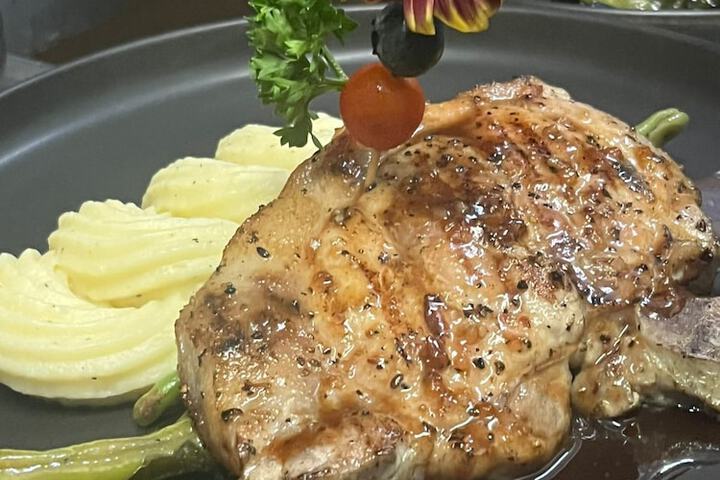 Dining 136 of 157