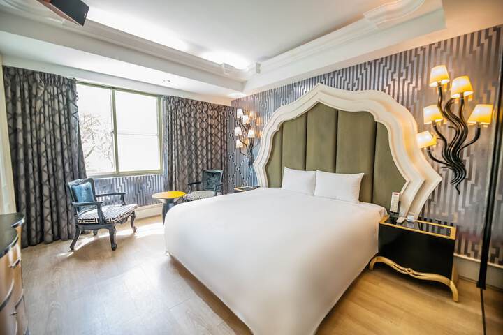Room 5 of 28