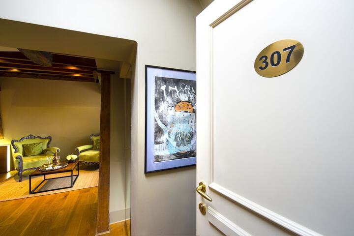 Room 18 of 42