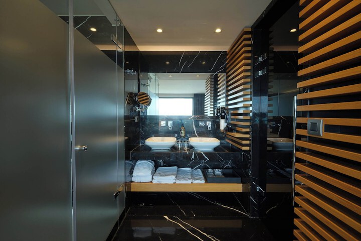 Room 164 of 203