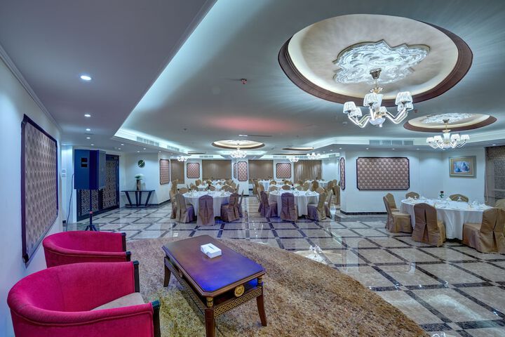 Ballroom/Hall 63 of 77