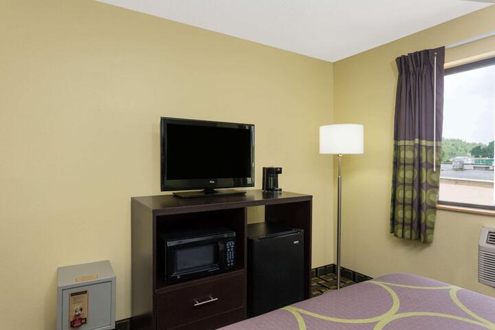1 Queen Bed (1 of 7)