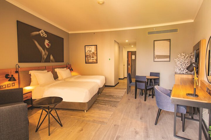 Room 20 of 128