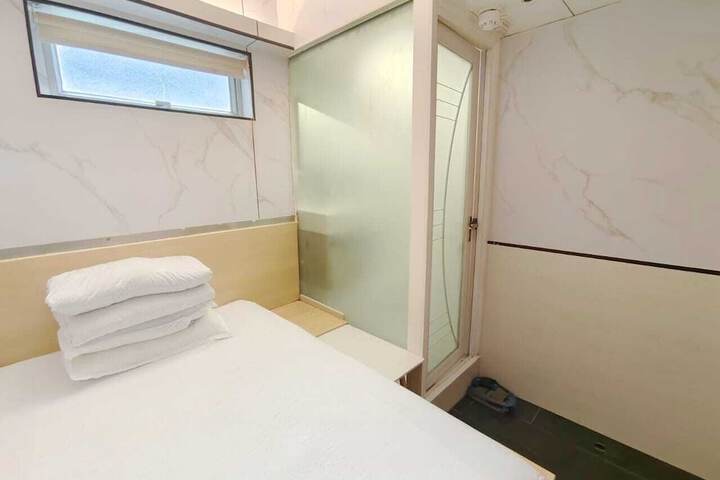 Room 18 of 69