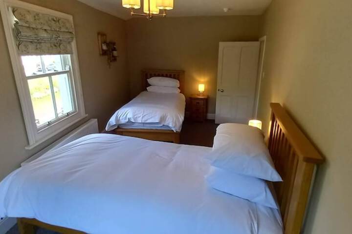 Room 11 of 34