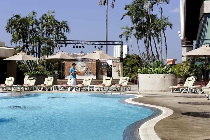 Pools & Facilities