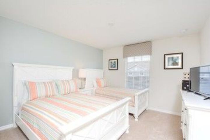Room 8 of 27