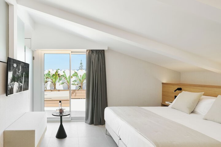Room 28 of 46
