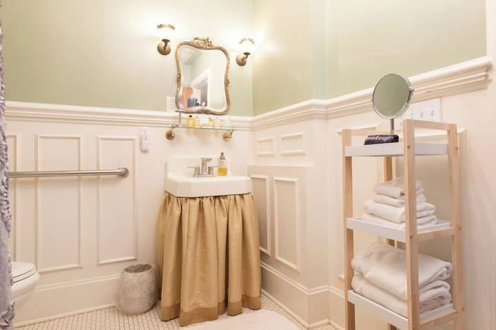 Room 48 of 61