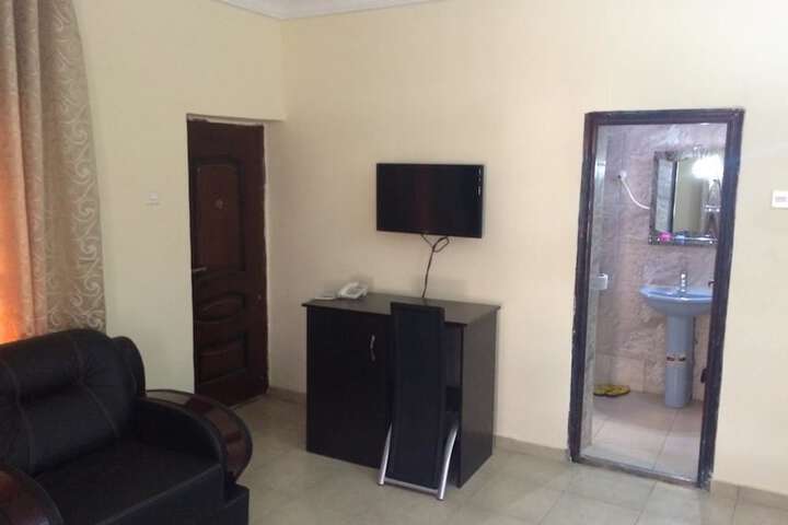 Room 3 of 32