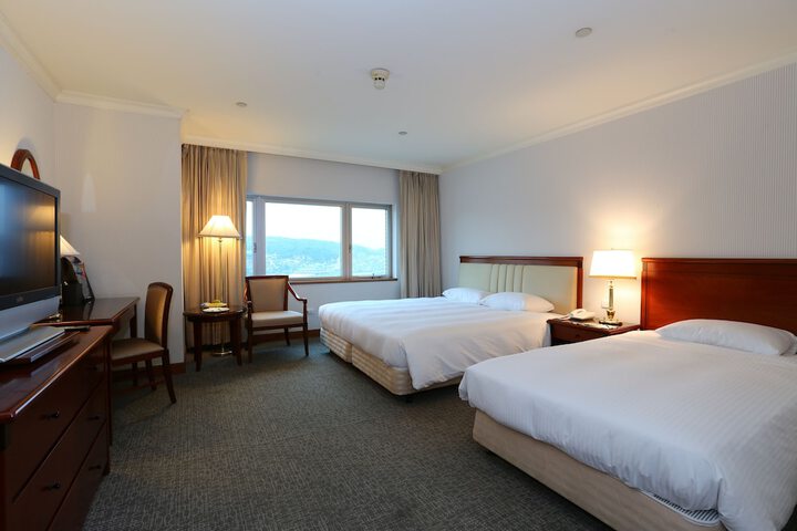 Room 10 of 43
