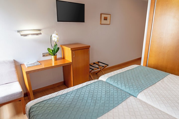 Room 13 of 83