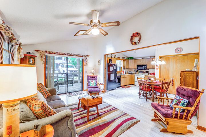 Lake & Pool Access! Outdoorsy Getaway in Newland