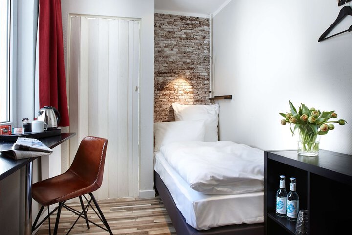 Room 14 of 18