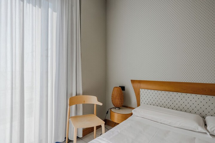Room 9 of 97