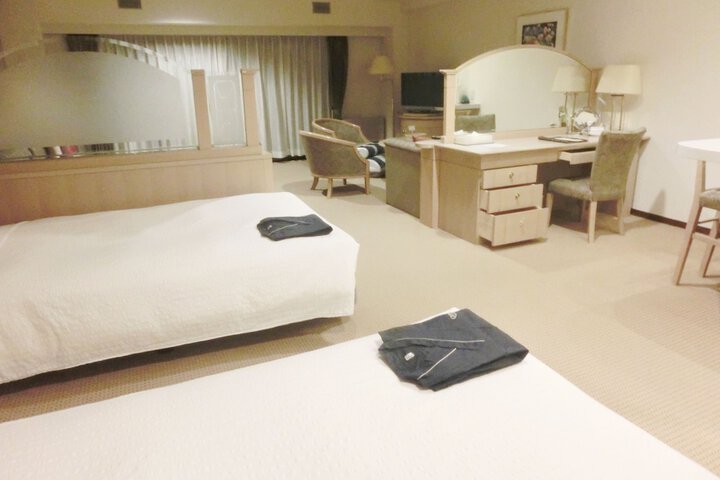 Room 10 of 66