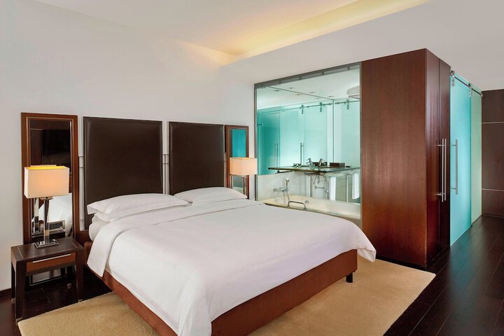 Room 14 of 69