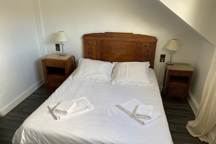Room 9 of 24