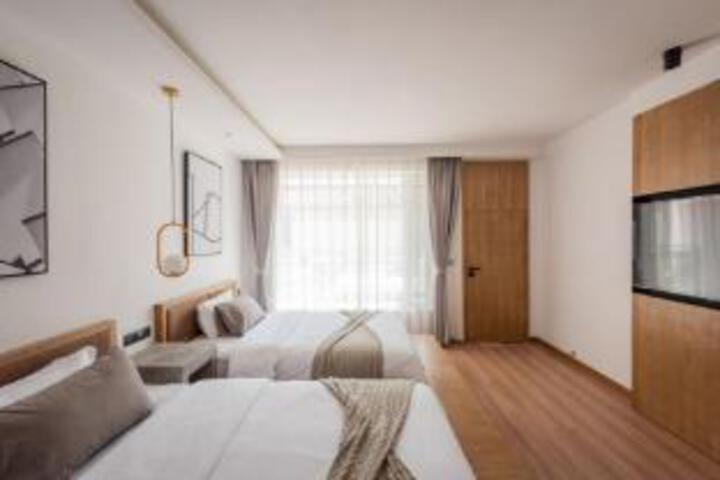 Room 6 of 7