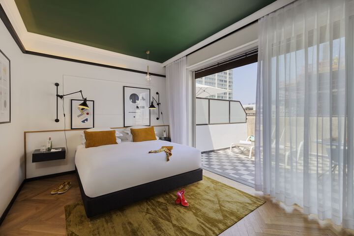 Room 13 of 39