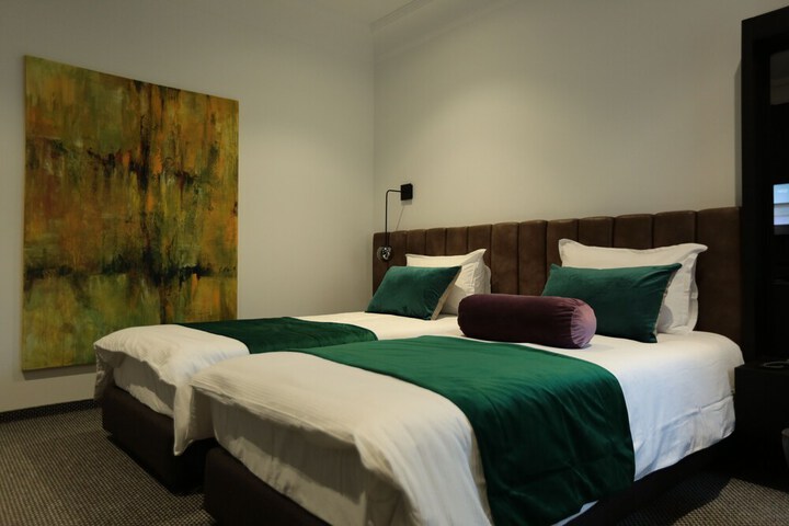 Room 15 of 48