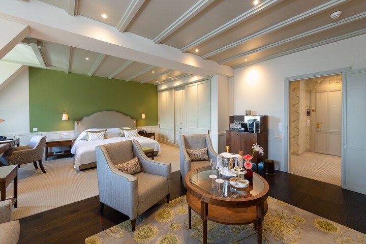 Room 55 of 233