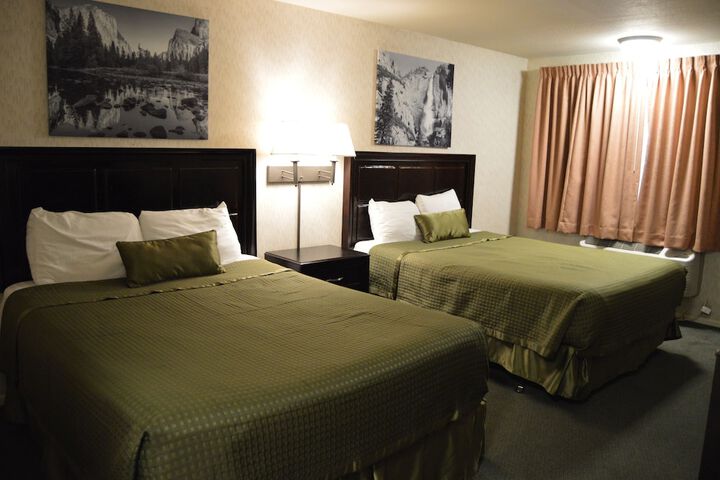 2 Queen Beds (4 of 18)