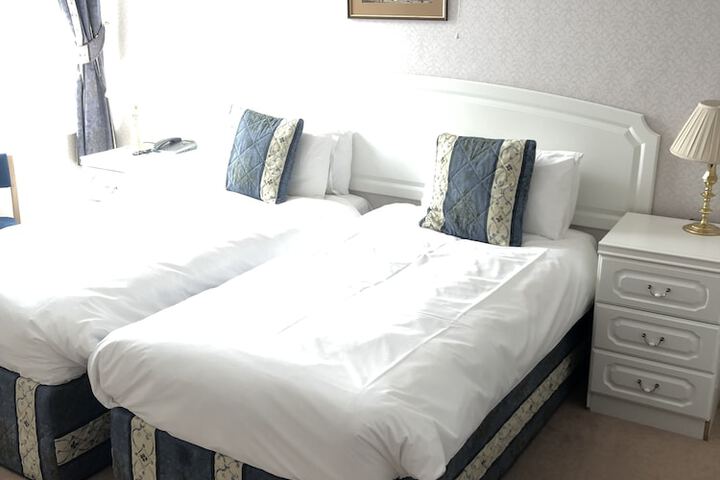 Room 11 of 104