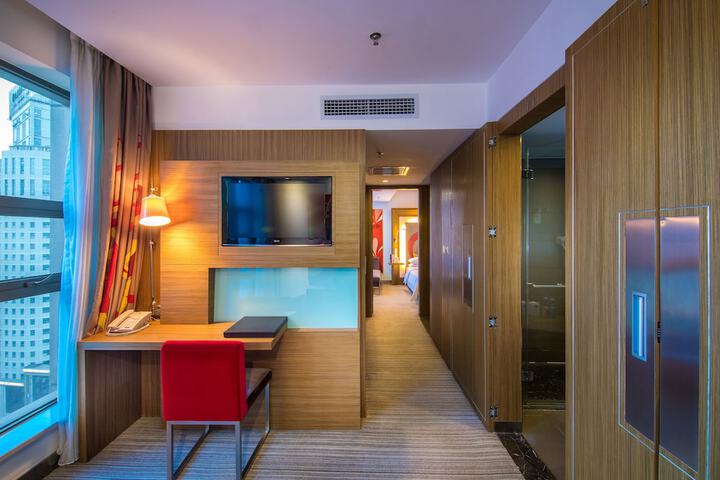 Room 10 of 178