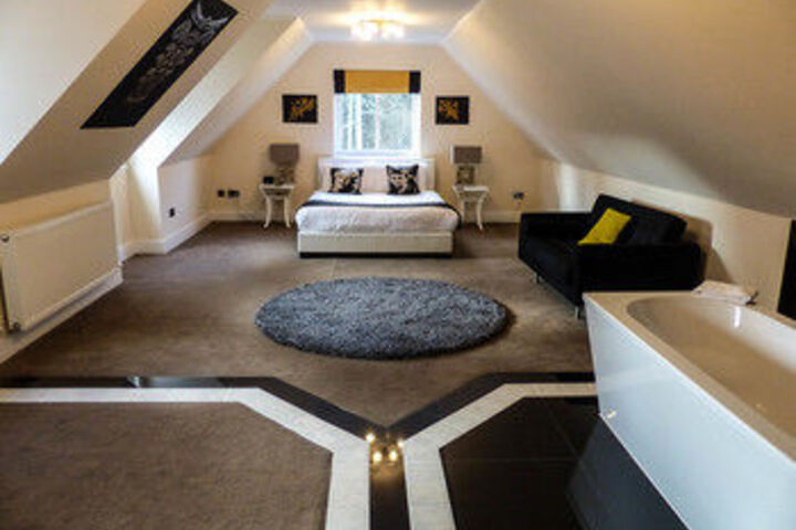 Room 5 of 12