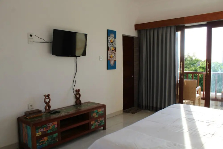 Room 5 of 14