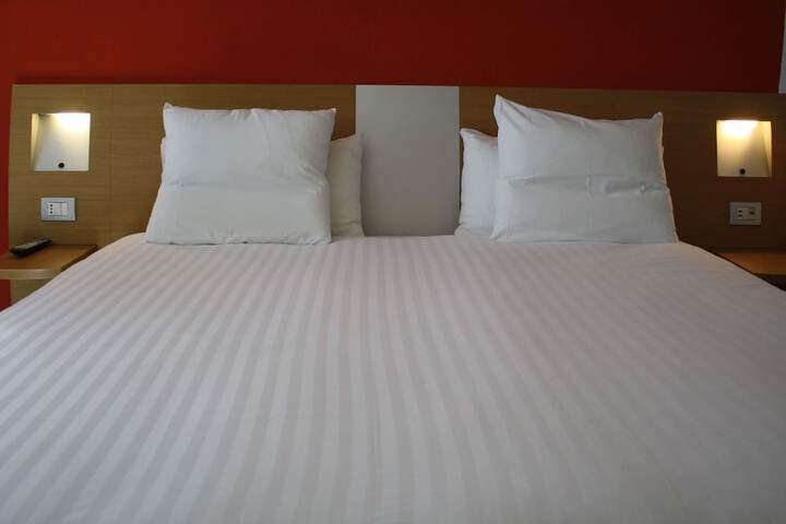 Room 44 of 188