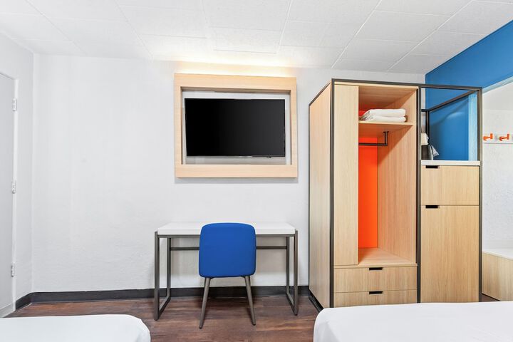 2 Double Beds (4 of 7)