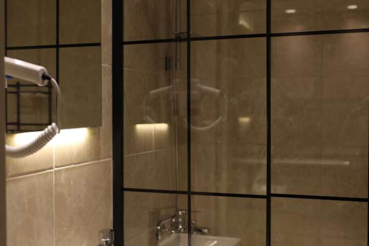 Room 34 of 42